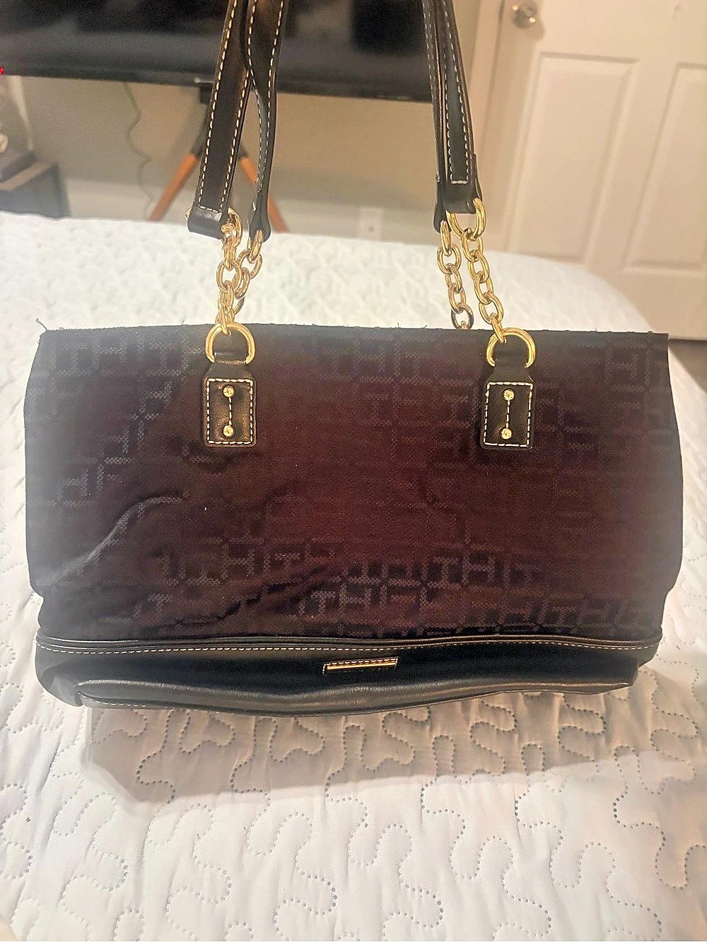 Tommy Hilfiger Monogram Jacquard Signature Tote Bag with Chain Straps Black